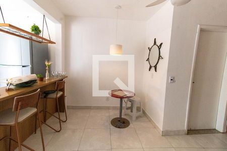 Sala de casa de condomínio para alugar com 2 quartos, 70m² em Piratininga, Niterói