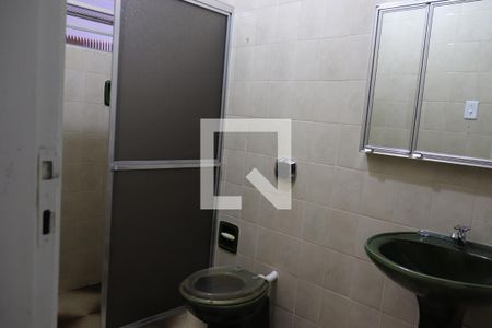 Casa à venda com 240m², 4 quartos e 2 vagasBanheiro