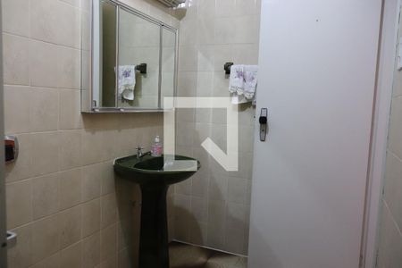 Casa à venda com 240m², 4 quartos e 2 vagasBanheiro