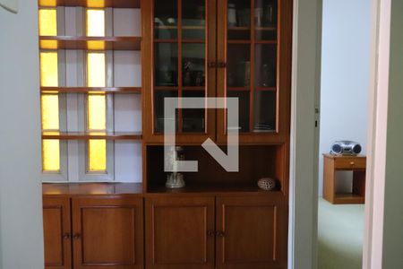 Casa à venda com 240m², 4 quartos e 2 vagasCorredor