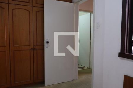 Casa à venda com 240m², 4 quartos e 2 vagasQuarto