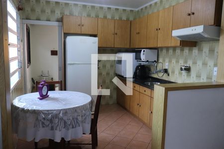 Casa à venda com 240m², 4 quartos e 2 vagasCozinha