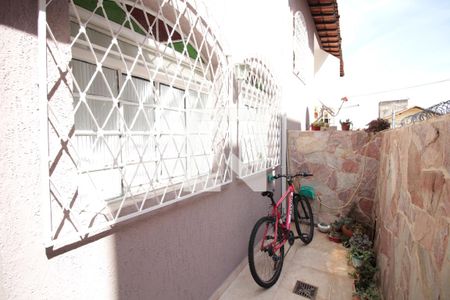 Casa de condomínio à venda com 71m², 2 quartos e 1 vagaEntrada