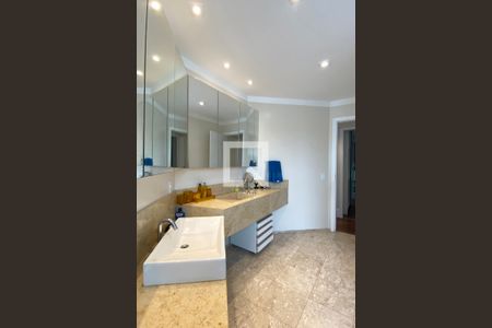 Casa de condomínio à venda com 3500m², 4 quartos e 16 vagasBanheiro da Suíte 1