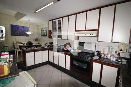Casa à venda com 350m², 4 quartos e 4 vagasCozinha