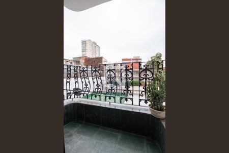 Apartamento à venda com 125m², 4 quartos e 2 vagas Apartamento à venda com 125m², 4 quartos e 2 vagasSacada do Quarto 2