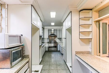 Casa à venda com 880m², 5 quartos e 8 vagas Casa à venda com 880m², 5 quartos e 8 vagasCozinha