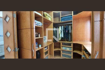 Quarto 1 Closet de apartamento para alugar com 2 quartos, 59m² em Vila Valparaiso, Santo André