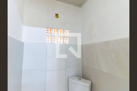 Banheiro de kitnet/studio para alugar com 1 quarto, 100m² em Vila Bertioga, São Paulo