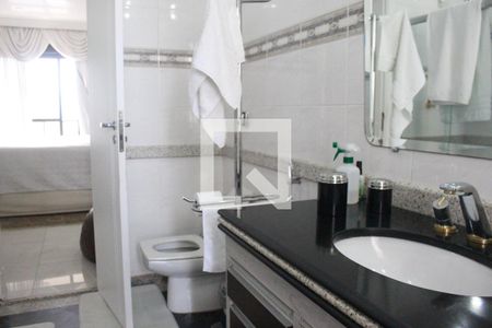 Apartamento à venda com 380m², 4 quartos e 5 vagasBanheiro da Suíte 4