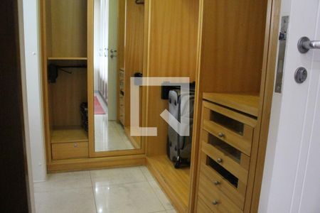 Apartamento à venda com 380m², 4 quartos e 5 vagasCloset Suíte 1