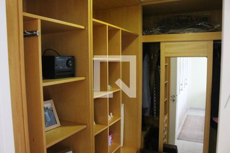 Apartamento à venda com 380m², 4 quartos e 5 vagasCloset Suíte 2