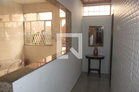 Casa à venda com 200m², 2 quartos e 1 vagaCorredor