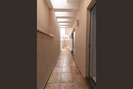Casa de condomínio para alugar com 194m², 3 quartos e 4 vagas Casa de condomínio para alugar com 194m², 3 quartos e 4 vagasCorredor