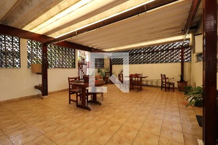 Casa à venda com 400m², 2 quartos e 6 vagasQuintal