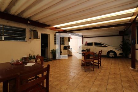 Casa à venda com 400m², 2 quartos e 6 vagasQuintal