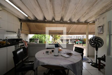 Casa à venda com 400m², 2 quartos e 6 vagasÁrea comum - Cozinha