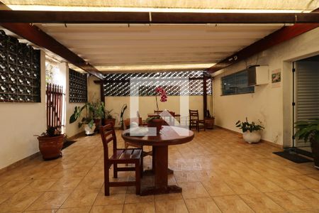 Casa à venda com 400m², 2 quartos e 6 vagasQuintal