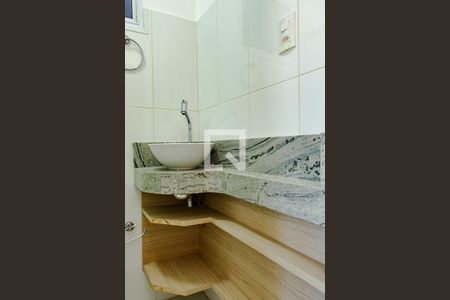 Detalhe do banheiro de kitnet/studio para alugar com 1 quarto, 23m² em Menino Deus, Porto Alegre