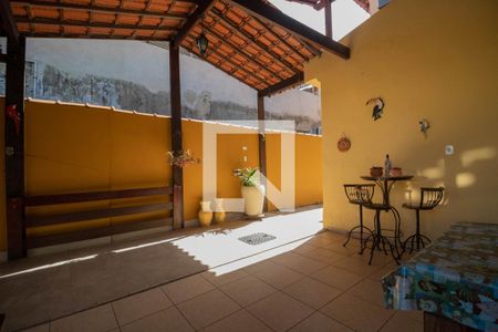 Casa à venda com 450m², 6 quartos e 4 vagas Casa à venda com 450m², 6 quartos e 4 vagasQuintal