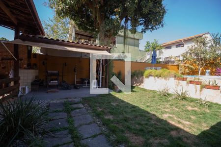 Casa à venda com 450m², 6 quartos e 4 vagas Casa à venda com 450m², 6 quartos e 4 vagasAcademia