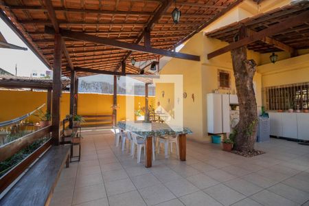 Casa à venda com 450m², 6 quartos e 4 vagas Casa à venda com 450m², 6 quartos e 4 vagasÁrea comum - Churrasqueira