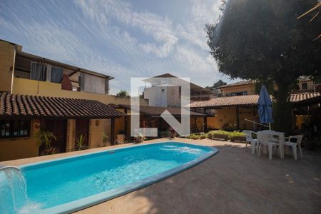 Casa à venda com 450m², 6 quartos e 4 vagas Casa à venda com 450m², 6 quartos e 4 vagasPiscina