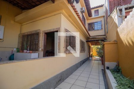 Casa à venda com 450m², 6 quartos e 4 vagas Casa à venda com 450m², 6 quartos e 4 vagasQuintal