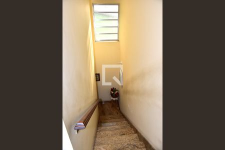 Casa à venda com 180m², 3 quartos e 3 vagasEscada