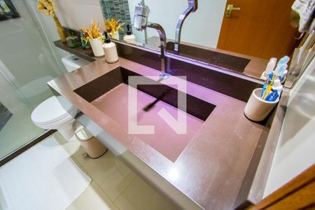Apartamento à venda com 67m², 2 quartos e 2 vagasBanheiro do quarto 1