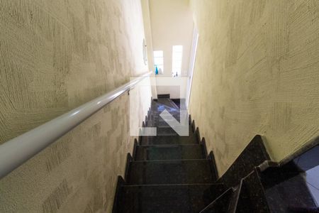 Casa de condomínio à venda com 115m², 2 quartos e 2 vagasEscada