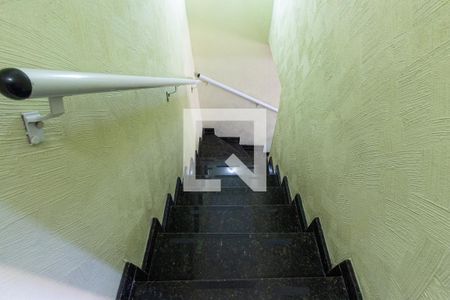 Casa de condomínio à venda com 115m², 2 quartos e 2 vagasEscada