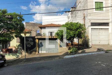 Casa à venda com 140m², 2 quartos e 1 vaga Casa à venda com 140m², 2 quartos e 1 vagaFachada