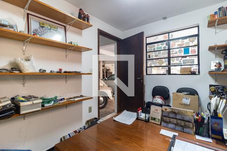 Casa à venda com 480m², 4 quartos e 8 vagas Casa à venda com 480m², 4 quartos e 8 vagasEscritótio