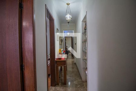 Casa à venda com 300m², 4 quartos e sem vagaCorredor