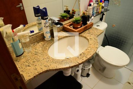 Casa de condomínio para alugar com 90m², 3 quartos e 2 vagasBanheiro social