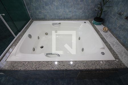 Casa à venda com 327m², 3 quartos e 6 vagasBanheiro da Suíte 1