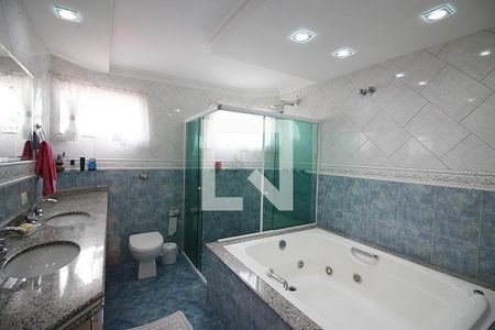 Casa à venda com 327m², 3 quartos e 6 vagasBanheiro da Suíte 1