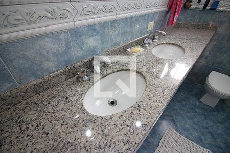 Casa à venda com 327m², 3 quartos e 6 vagasBanheiro da Suíte 1