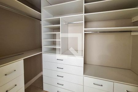 Casa de condomínio à venda com 125m², 2 quartos e 2 vagas Casa de condomínio à venda com 125m², 2 quartos e 2 vagasCloset da suíte