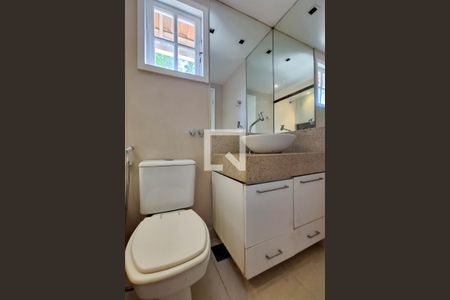 Casa de condomínio à venda com 125m², 2 quartos e 2 vagas Casa de condomínio à venda com 125m², 2 quartos e 2 vagasBanheiro da Suíte