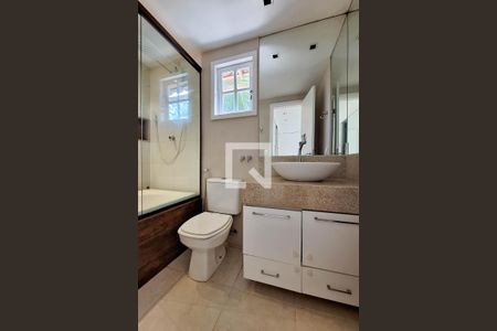 Casa de condomínio à venda com 125m², 2 quartos e 2 vagas Casa de condomínio à venda com 125m², 2 quartos e 2 vagasBanheiro da Suíte