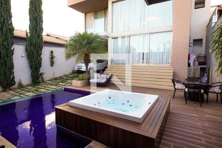 Casa à venda com 267m², 3 quartos e 4 vagas Casa à venda com 267m², 3 quartos e 4 vagasÁrea externa