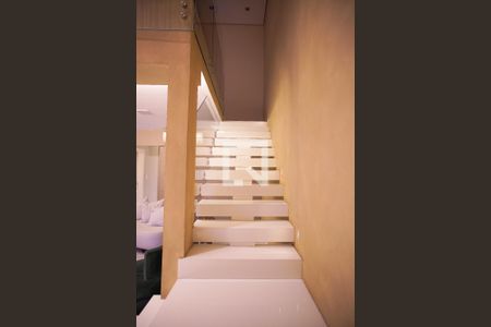 Casa à venda com 267m², 3 quartos e 4 vagas Casa à venda com 267m², 3 quartos e 4 vagasEscada