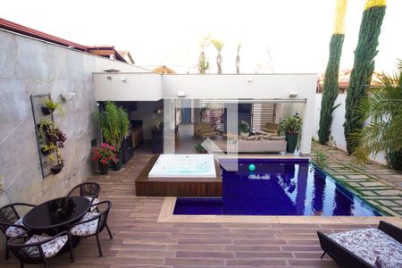 Casa à venda com 267m², 3 quartos e 4 vagas Casa à venda com 267m², 3 quartos e 4 vagasÁrea externa