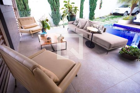 Casa à venda com 267m², 3 quartos e 4 vagas Casa à venda com 267m², 3 quartos e 4 vagasÁrea externa