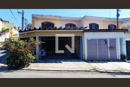 Casa à venda com 116m², 3 quartos e 2 vagas Casa à venda com 116m², 3 quartos e 2 vagasFachada