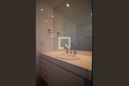 Apartamento à venda com 334m², 4 quartos e 6 vagas Apartamento à venda com 334m², 4 quartos e 6 vagasBanheiro da Suíte 3