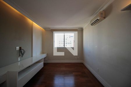 Apartamento à venda com 334m², 4 quartos e 6 vagas Apartamento à venda com 334m², 4 quartos e 6 vagasSala de TV
