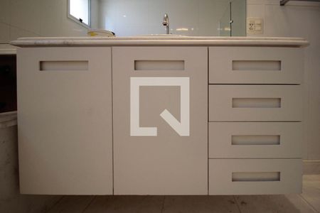 Apartamento à venda com 334m², 4 quartos e 6 vagas Apartamento à venda com 334m², 4 quartos e 6 vagasBanheiro da Suíte 4